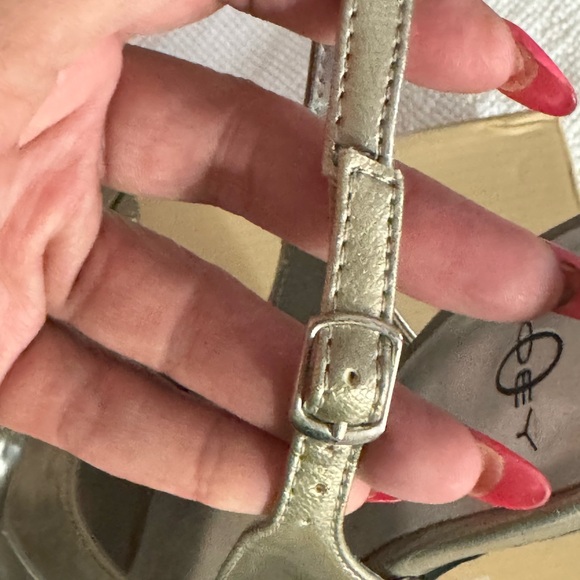 Chrome Heels 6 M - Picture 11 of 16